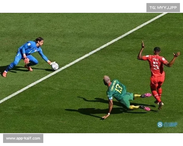 赫拉克勒斯半场0-0逼平前进之鹰，门将瓦茨利克神扑救主